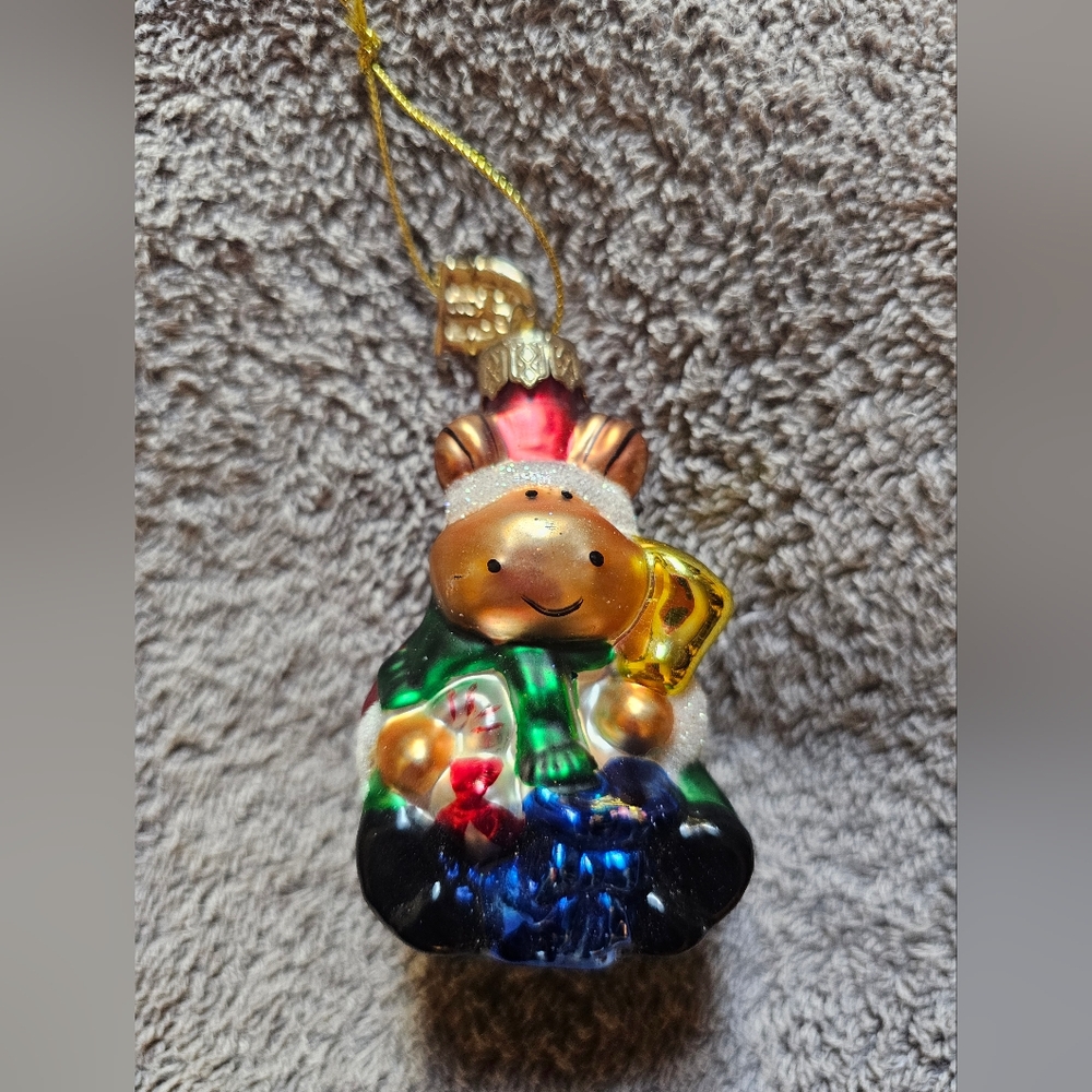 THOMAS PACCONI CLASSICS 2002 GLASS ORNAMENT, ANIMAL WITH BELL AND GIFTS 3 INCH